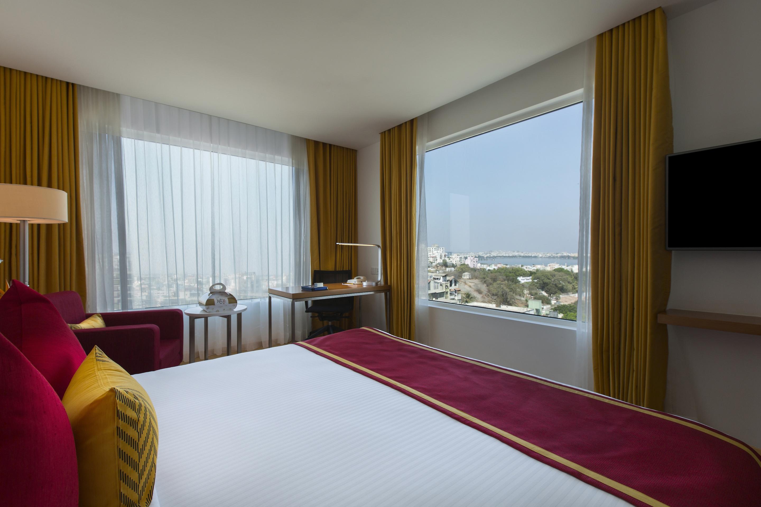 Mercure Hyderabad Kcp Banjara Hills, An Accor Hotel Exterior photo A room at the hotel