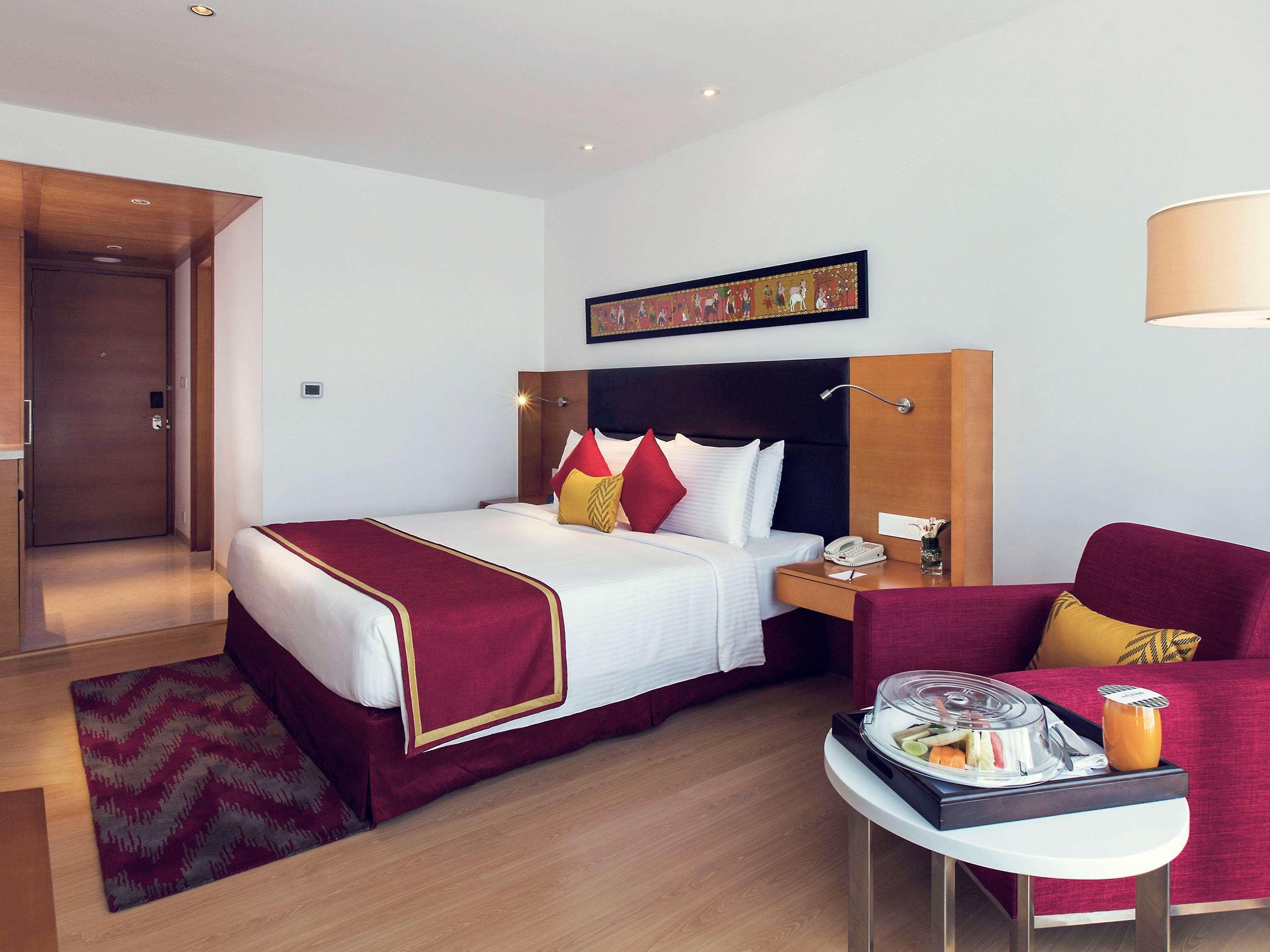 Mercure Hyderabad Kcp Banjara Hills, An Accor Hotel Exterior photo A room at the hotel
