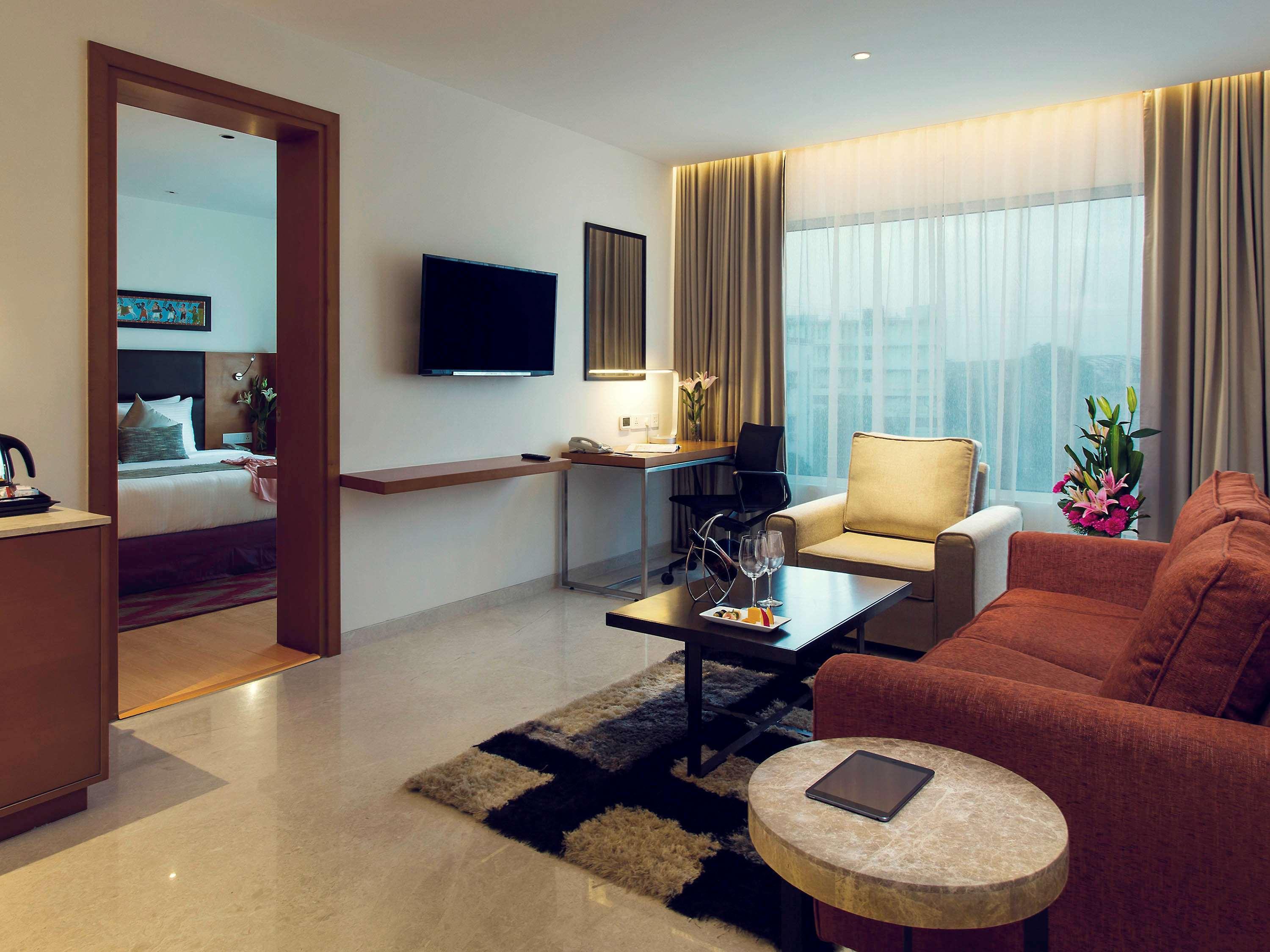 Mercure Hyderabad Kcp Banjara Hills, An Accor Hotel Exterior photo Suite room at the hotel