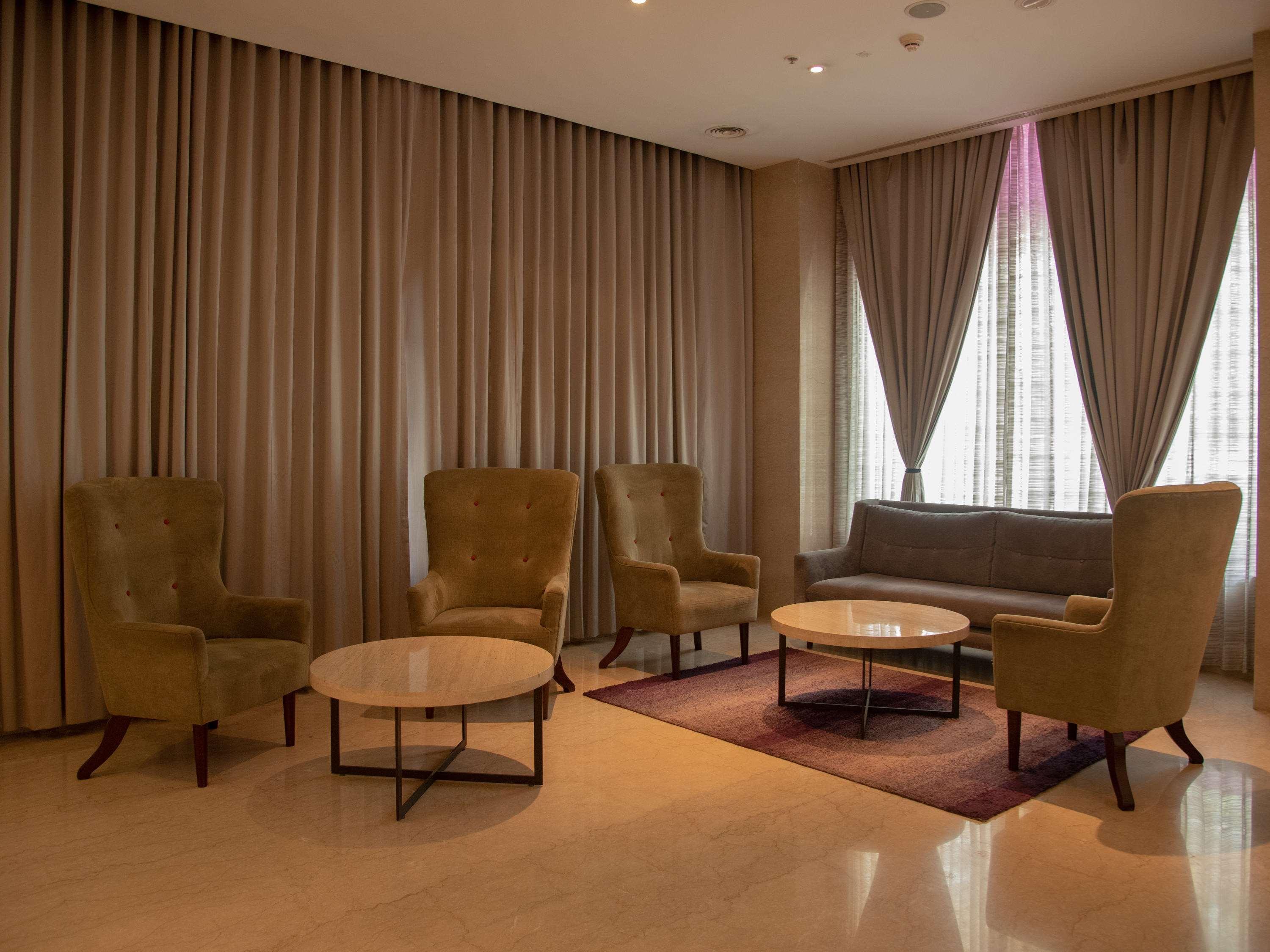 Mercure Hyderabad Kcp Banjara Hills, An Accor Hotel Exterior photo A room at the hotel