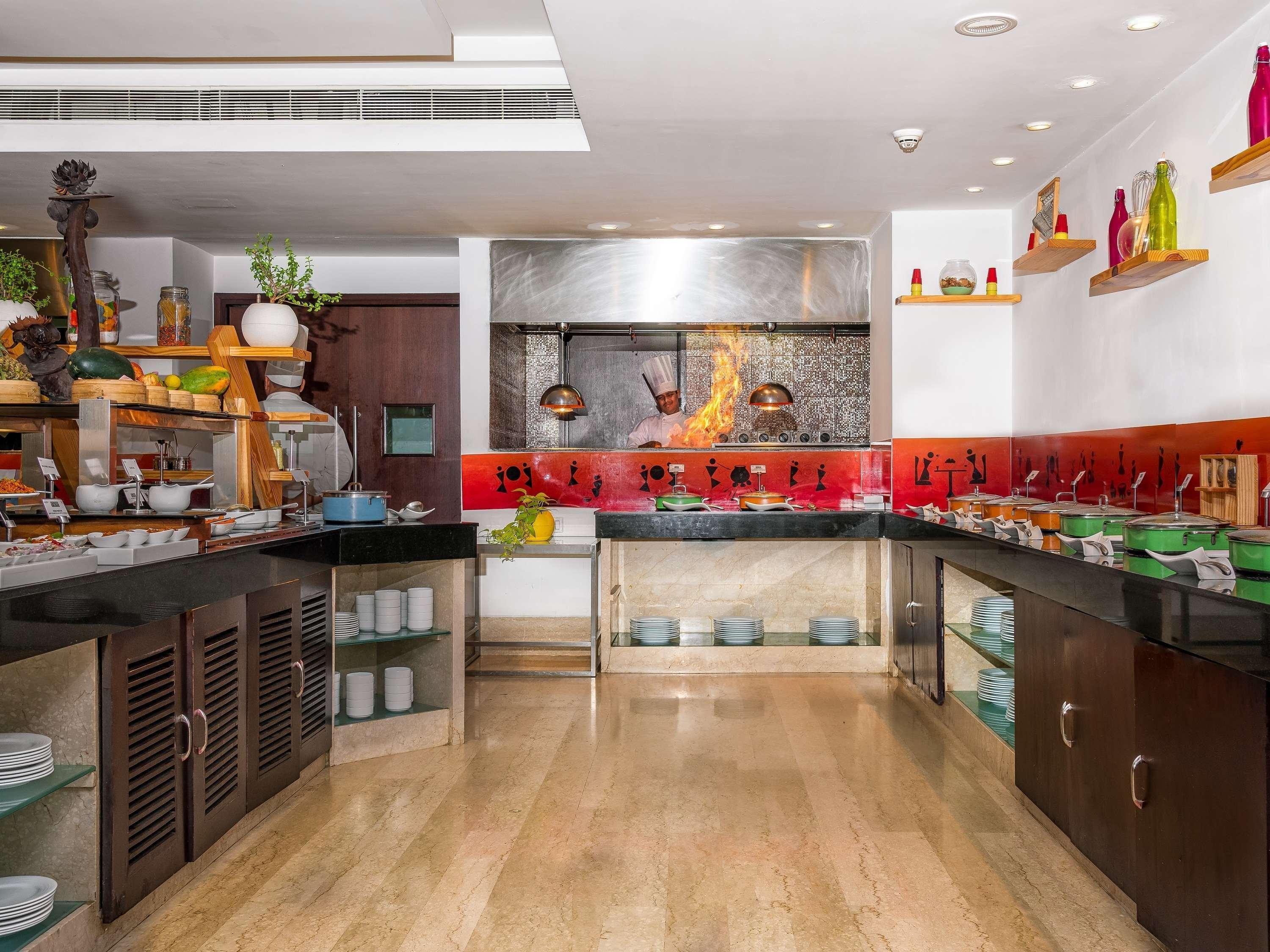 Mercure Hyderabad Kcp Banjara Hills, An Accor Hotel Exterior photo A commercial kitchen