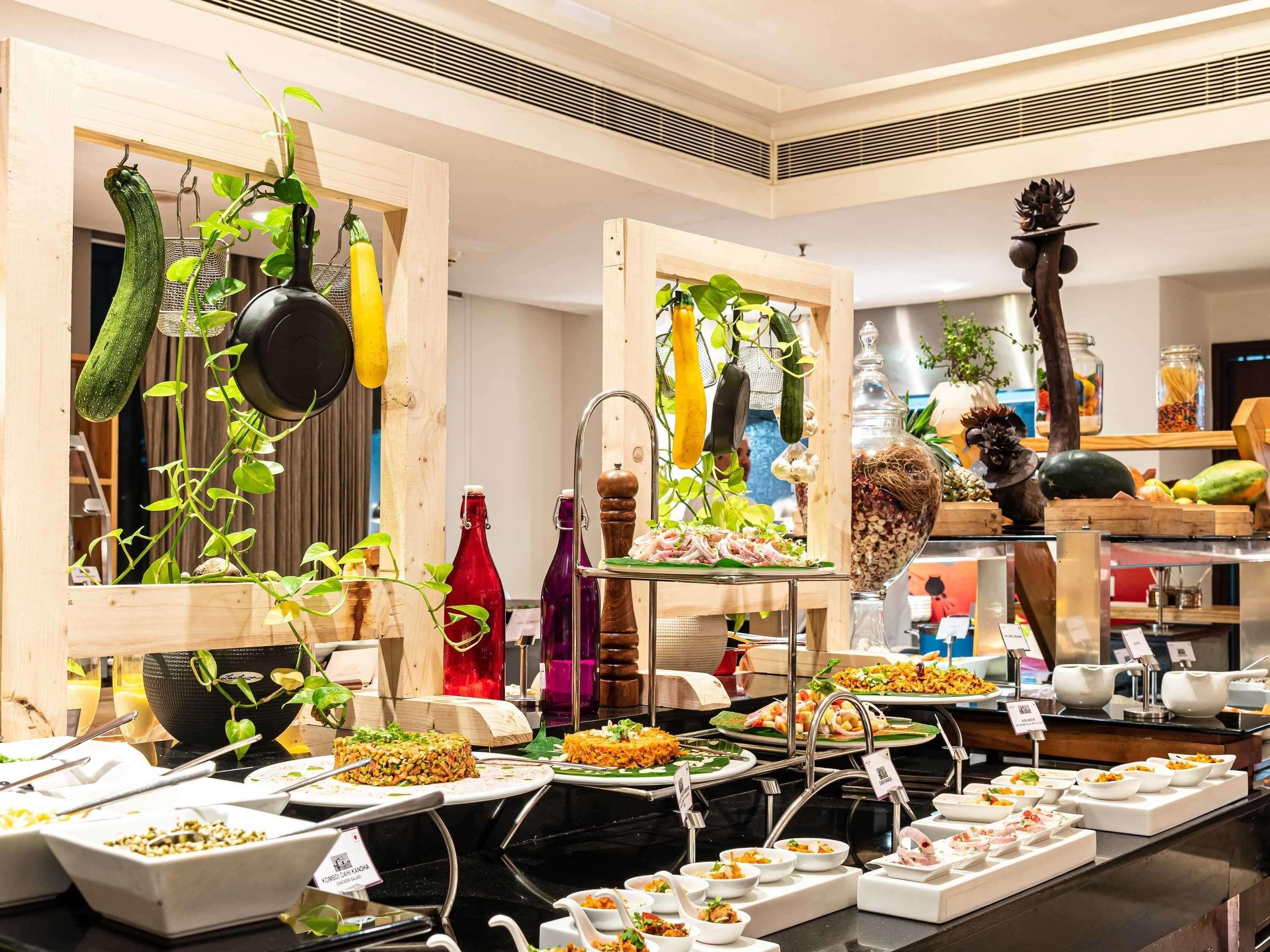 Mercure Hyderabad Kcp Banjara Hills, An Accor Hotel Exterior photo A buffet at a hotel