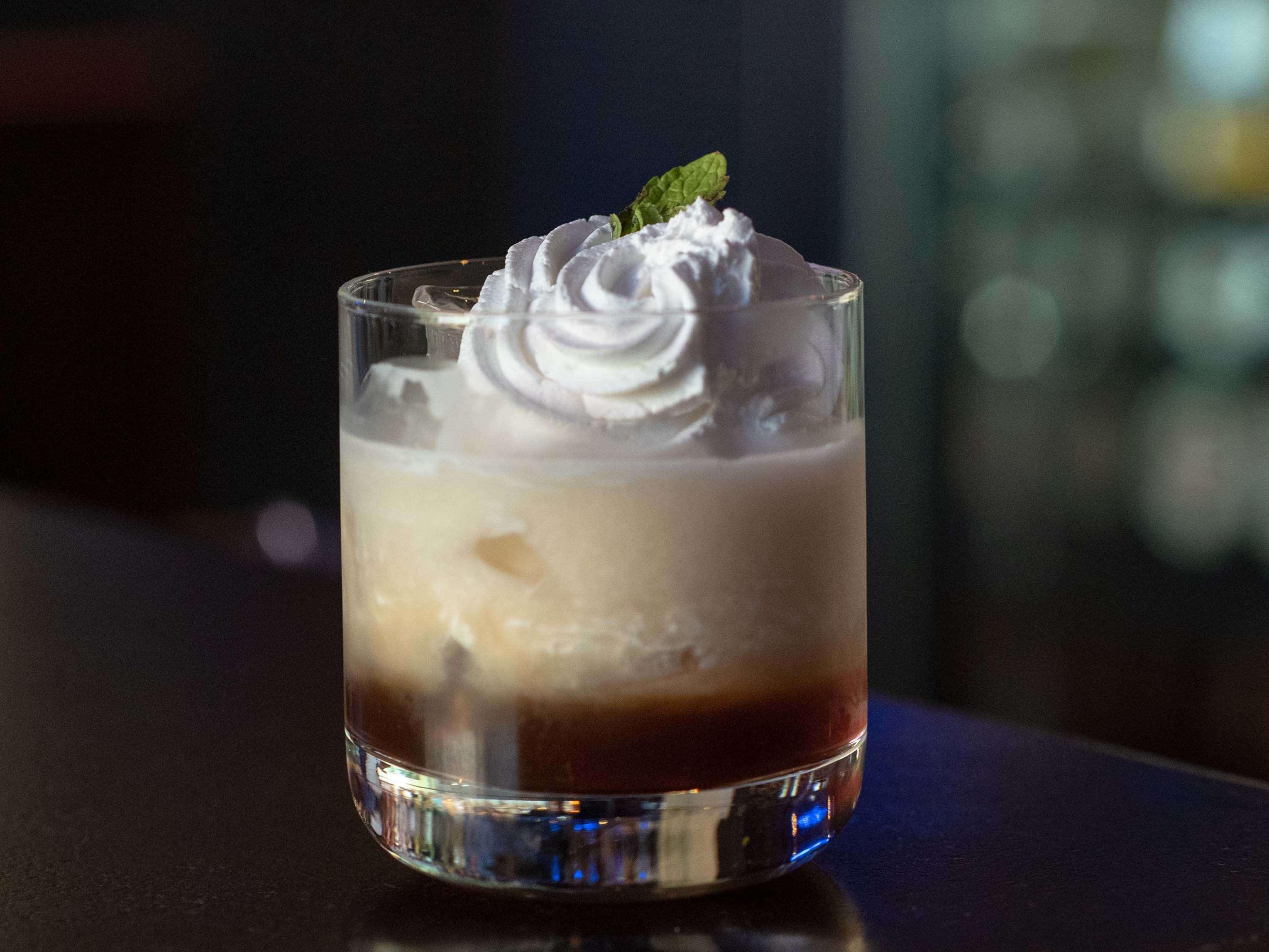 Mercure Hyderabad Kcp Banjara Hills, An Accor Hotel Exterior photo A white Russian