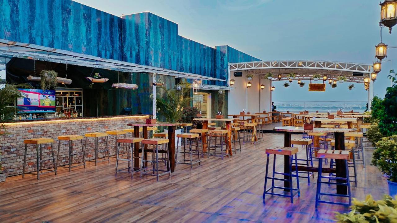 Mercure Hyderabad Kcp Banjara Hills, An Accor Hotel Exterior photo Sky Bar