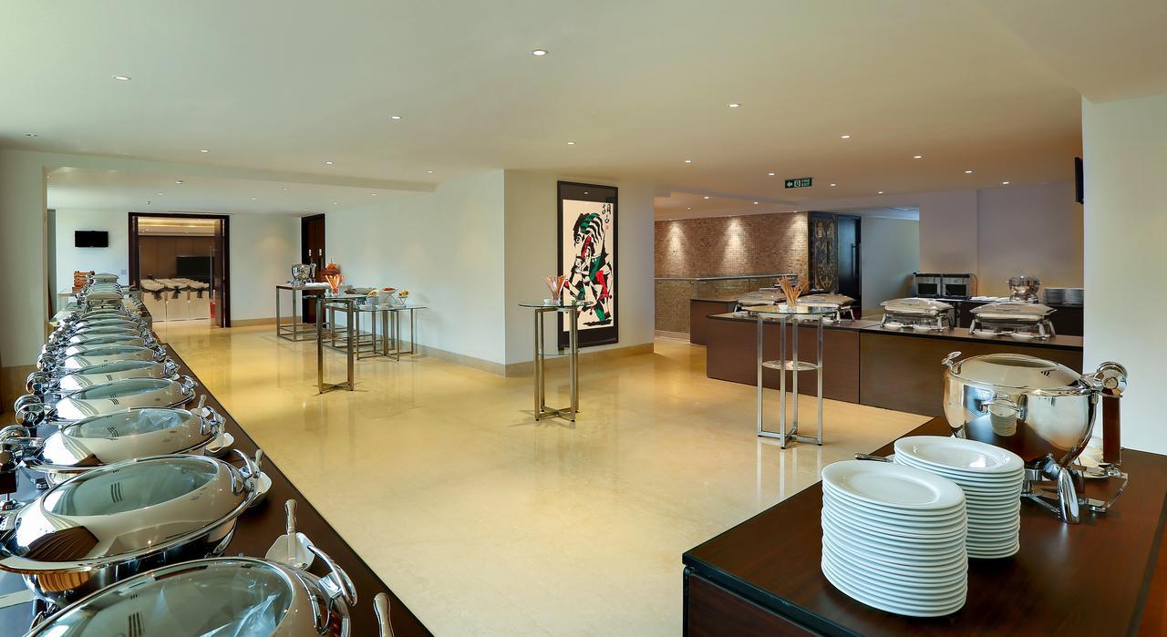 Mercure Hyderabad Kcp Banjara Hills, An Accor Hotel Exterior photo The interior of the lounge