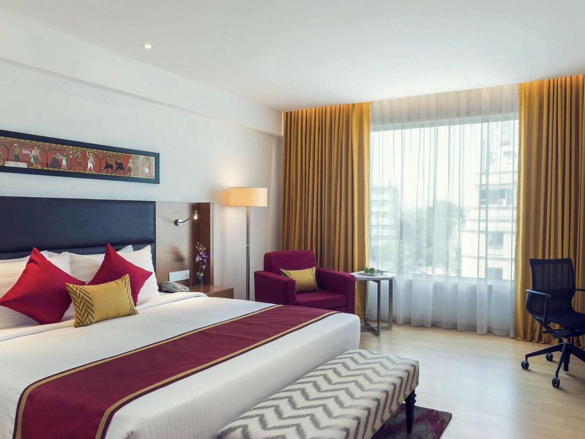 Mercure Hyderabad Kcp Banjara Hills, An Accor Hotel Exterior photo A room at the hotel